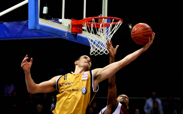 攻守转换更 攻守转换更